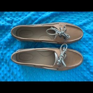 Ladies Sherry’s, NWOT